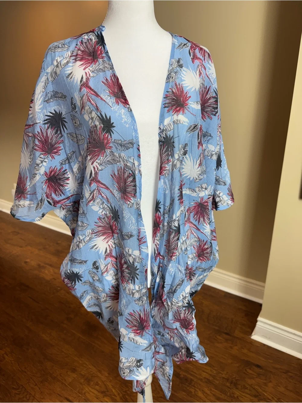 Easel NWT Blue Floral Tropical Tie Front Kimono Cardigan Size Small